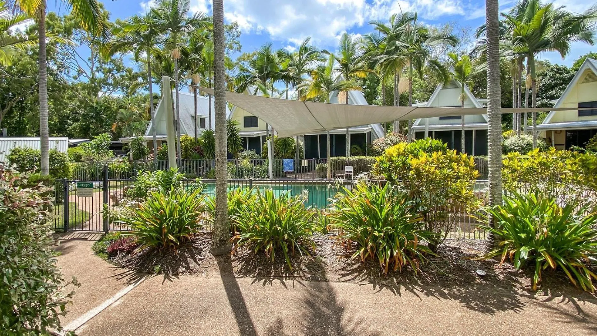 Canopy Chalet 10 Nelly Bay Australia
